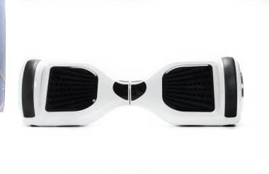 Kendini beyaz arka plan üzerinde elektrik kaykay akıllı Scooter Dengeleme Hoverboard çift tekerlek yakın çekim