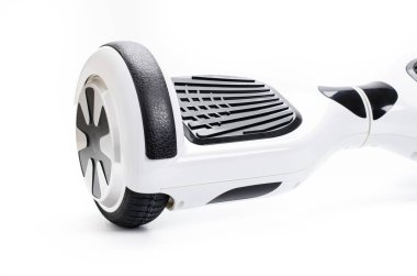 Kendini beyaz arka plan üzerinde elektrik kaykay akıllı Scooter Dengeleme Hoverboard çift tekerlek yakın çekim