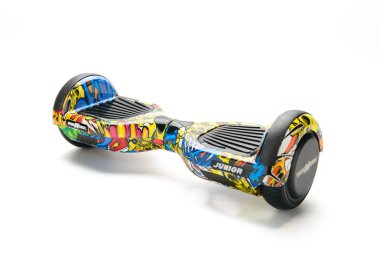 Kendini beyaz arka plan üzerinde elektrik kaykay akıllı Scooter Dengeleme Hoverboard çift tekerlek yakın çekim