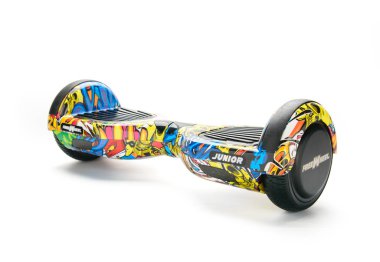 Kendini beyaz arka plan üzerinde elektrik kaykay akıllı Scooter Dengeleme Hoverboard çift tekerlek yakın çekim