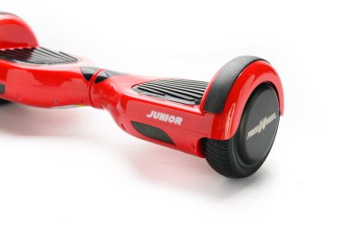 Kendini beyaz arka plan üzerinde elektrik kaykay akıllı Scooter Dengeleme Hoverboard çift tekerlek yakın çekim