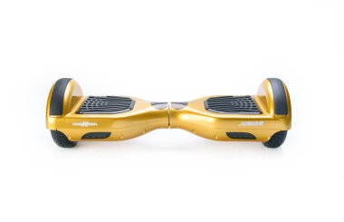 Kendini beyaz arka plan üzerinde elektrik kaykay akıllı Scooter Dengeleme Hoverboard çift tekerlek yakın çekim