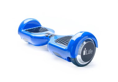 Kendini beyaz arka plan üzerinde elektrik kaykay akıllı Scooter Dengeleme Hoverboard çift tekerlek yakın çekim