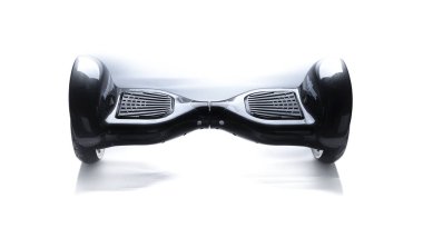 Kendini beyaz arka plan üzerinde elektrik kaykay akıllı Scooter Dengeleme Hoverboard çift tekerlek yakın çekim