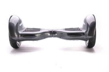 Kendini beyaz arka plan üzerinde elektrik kaykay akıllı Scooter Dengeleme Hoverboard çift tekerlek yakın çekim