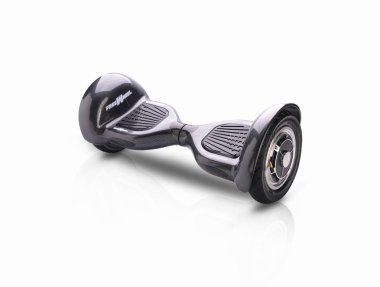 Kendini beyaz arka plan üzerinde elektrik kaykay akıllı Scooter Dengeleme Hoverboard çift tekerlek yakın çekim