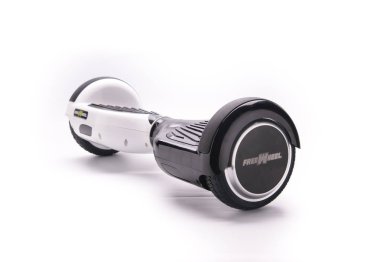 Kendini beyaz arka plan üzerinde elektrik kaykay akıllı Scooter Dengeleme Hoverboard çift tekerlek yakın çekim
