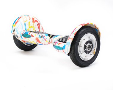Kendini beyaz arka plan üzerinde elektrik kaykay akıllı Scooter Dengeleme Hoverboard çift tekerlek yakın çekim