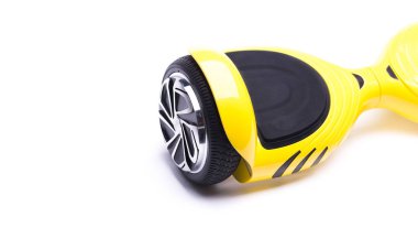 Kendini beyaz arka plan üzerinde elektrik kaykay akıllı Scooter Dengeleme Hoverboard çift tekerlek yakın çekim