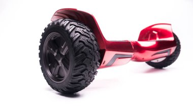Kendini beyaz arka plan üzerinde elektrik kaykay akıllı Scooter Dengeleme Hoverboard çift tekerlek yakın çekim