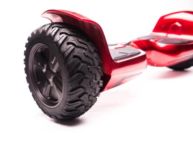 Kendini beyaz arka plan üzerinde elektrik kaykay akıllı Scooter Dengeleme Hoverboard çift tekerlek yakın çekim