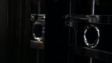 Yakın ve kilitleme kapı