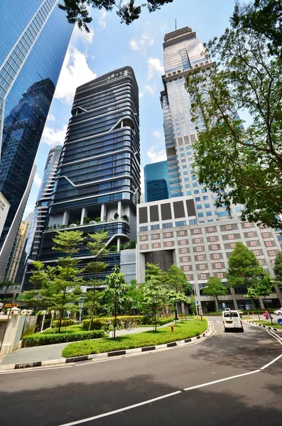 Singapur 'da gökdelenler gökyüzüne karşı