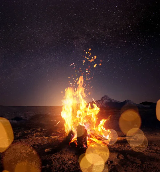 Beobachten Die Sterne Glühend Warmen Lagerfeuer Der Nacht Foto Verbund — Stockfoto