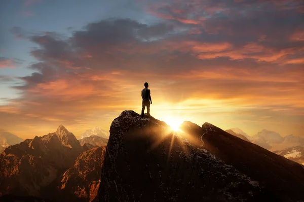 A Man On Top Of A Mountain — Stock Photo, Image