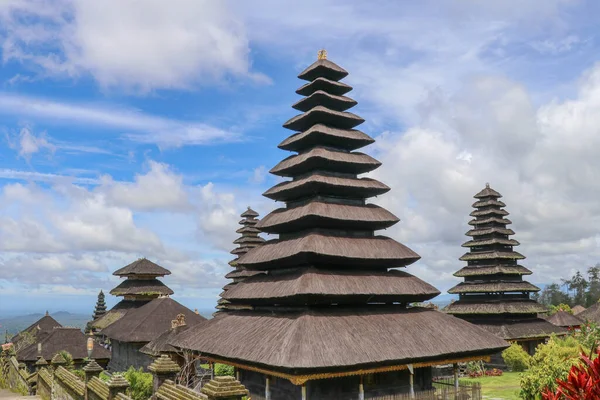 Интересный Вид Удивительные Крыши Храма Бесакиха Бали Индонезия — стоковое фото
