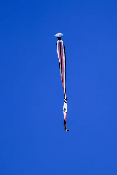 Cerf Volant Longue Queue Sur Ciel Bleu Cerf Volant Coloré — Photo