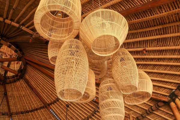 Interior Cafetería Con Grandes Lámparas Madera Luz — Foto de Stock