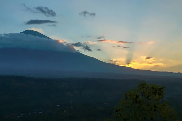 Zonsondergang Boven Agung Vulkaan Gezien Vanaf Boot Stromboli Een Van — Stockfoto