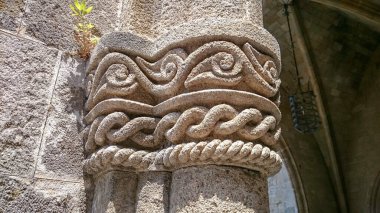 İyonik sütun detayı, Yunan mimarisi. Taş bir sütunda dekoratif bir element. Sütunların süslemeleri.