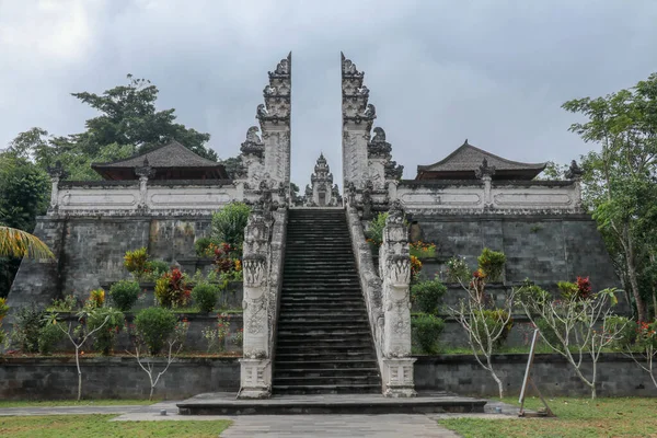 Enorme Templo Escadas Bali Indonésia Escreva Dragon Temple — Fotografia de Stock