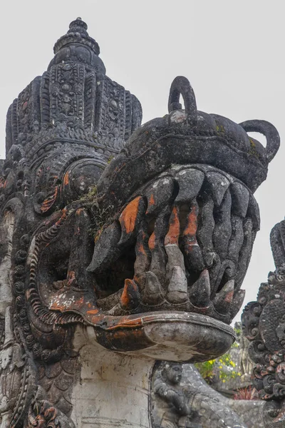 Esculturas Pedra Dragões Asiáticos Templo Pura Lempuyang Bali Indonésia Fechar — Fotografia de Stock