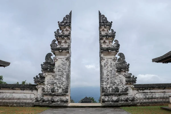 Portões Céu Pelo Templo Lempuyang Famoso Portão Instagram Sem Reflexo — Fotografia de Stock