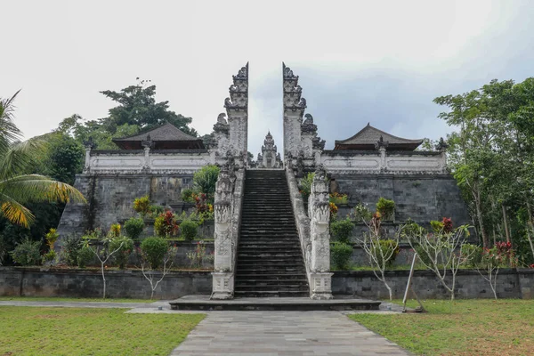 Enorme Templo Escadas Bali Indonésia Escreva Dragon Temple — Fotografia de Stock