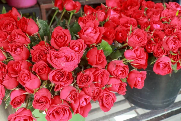 Bouquet Red Roses Black Background Top View — Stock Photo, Image