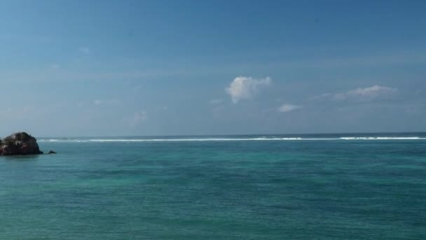 Όμορφη θέα τοπίο drone εναέρια Kuta Mandalika παραλία στο Mataram Lombok Δυτική Nusa Tenggara Ινδονησία — Αρχείο Βίντεο