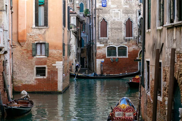 Még Velencei Épületek Amelyek Öregkortól Nedvességtől Megfosztva Még Mindig Gyönyörűek — Stock Fotó