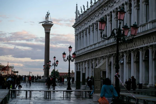 Piazza San Marco Tele Van Turistákkal Bármely Szakában Bármilyen Időben — Stock Fotó