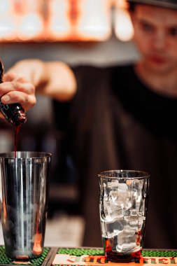 kivi meyvesi beyaz arkaplanda