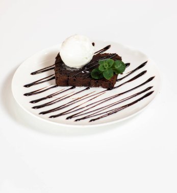 Vanilyalı dondurmalı çikolatalı kek..