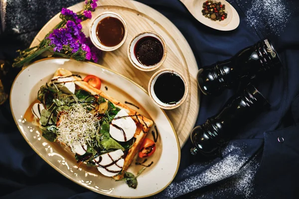 Bovenaanzicht Van Aziatisch Eten Zeevruchten Met Saus Groenten Tafel — Stockfoto