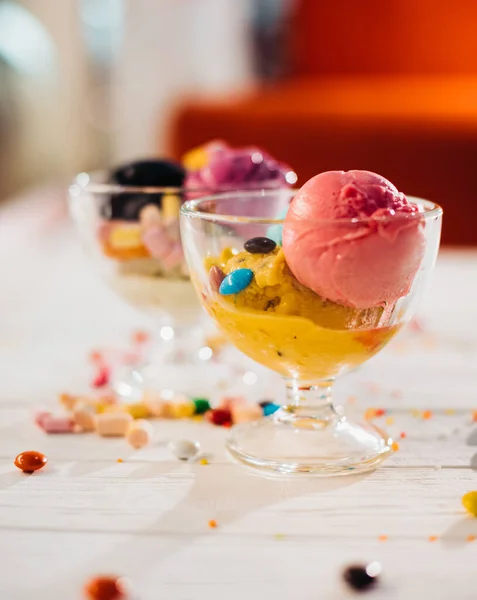 Diferentes Tipos Helados Con Bayas Frescas Dulces — Foto de Stock