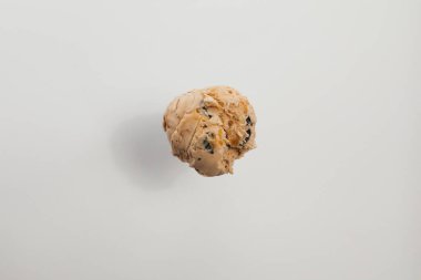 Dondurma kepçesi beyaz arka planda 