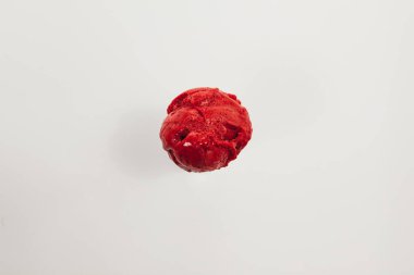 Dondurma kepçesi beyaz arka planda 