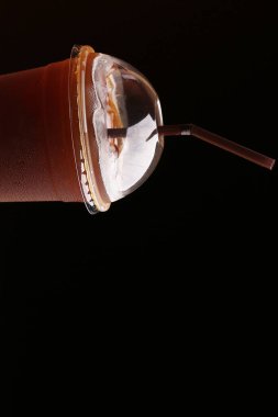 Ice Americano, sade kahve ve kahve çekirdekleri.