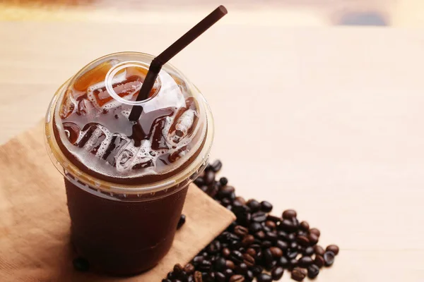 Ice Americano Schwarzer Kaffee Und Kaffeebohnen — Stockfoto