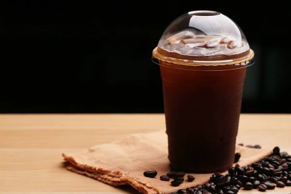 Ice Americano Schwarzer Kaffee Und Kaffeebohnen — Stockfoto