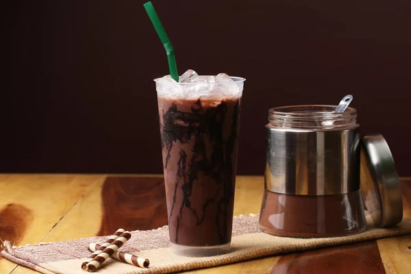 Coklat Minuman Ringan Lantai Kayu Dan Topping — Stok Foto