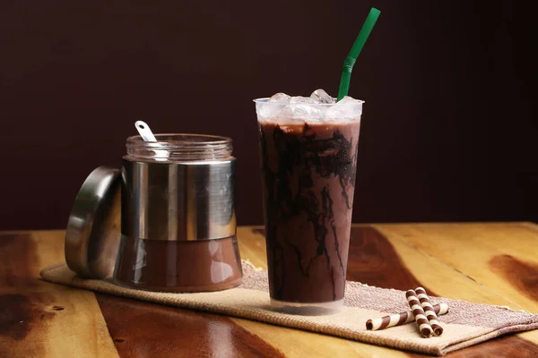 Coklat Minuman Ringan Lantai Kayu Dan Topping — Stok Foto