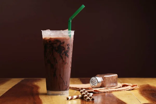 Coklat Minuman Ringan Lantai Kayu Dan Topping — Stok Foto