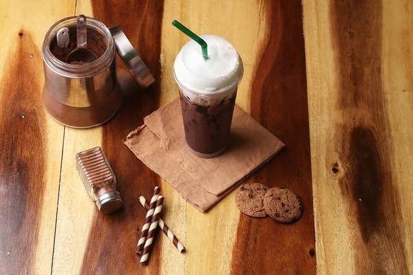 Coklat Minuman Ringan Lantai Kayu Dan Topping — Stok Foto