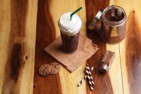 Coklat Minuman Ringan Lantai Kayu Dan Topping — Stok Foto