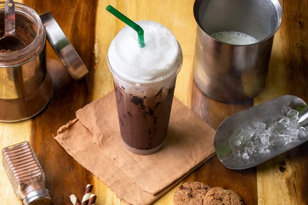 Bebida Sin Alcohol Cacao Hielo Suelo Madera Cubierta —  Fotos de Stock