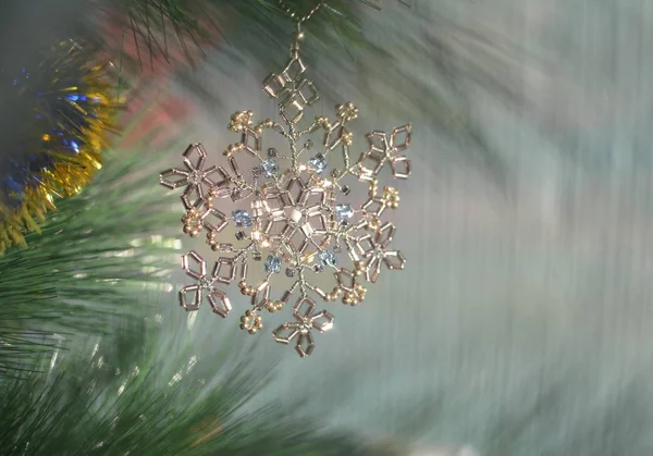 Árbol Navidad Decorado Con Copo Nieve Hecho Mano —  Fotos de Stock