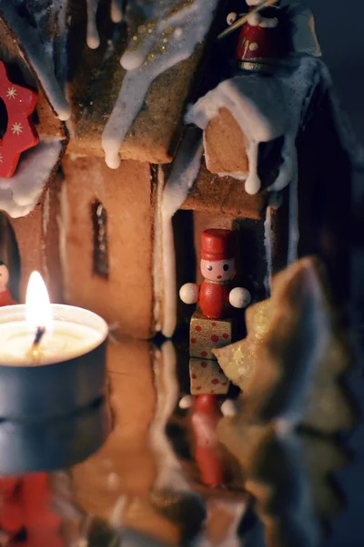 Magische Miniatuur Huis Gemaakt Van Ontbijtkoek Kerstmis — Stockfoto