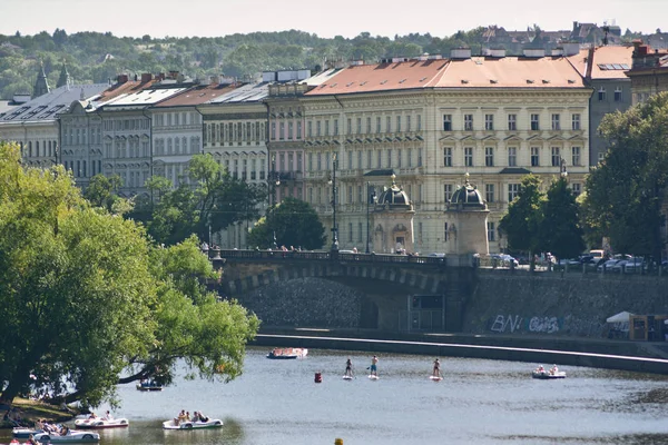 布拉格 捷克共和国 2018年7月24日 查看军团大桥 伏尔塔瓦河堤和斯特莱克岛 — 图库照片